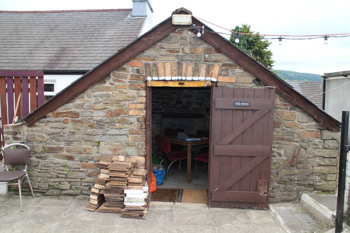 SOUTH WALES UNIVERSITY TOWN - HIGH TRADING FREEHOUSE Photo 9