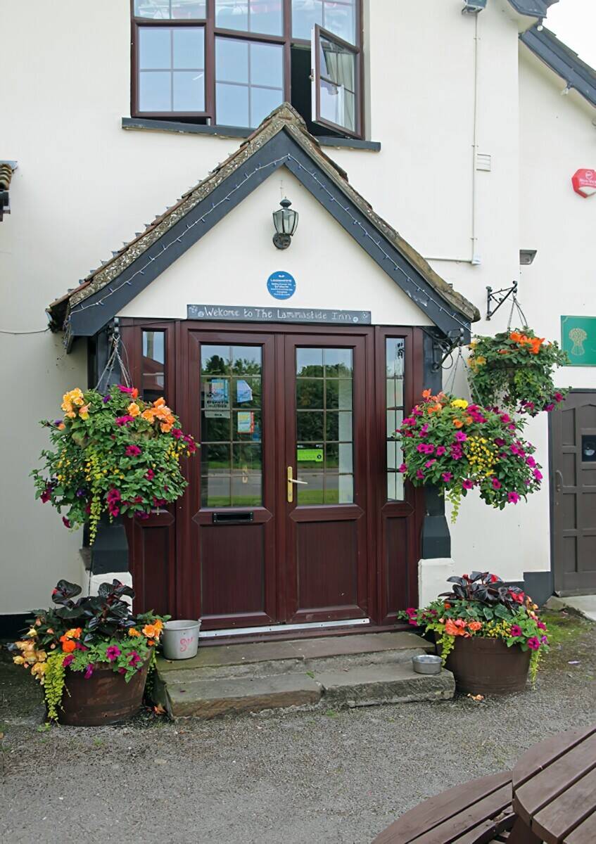 GLOUCESTER - SUBSTANTIAL EDGE OF VILLAGE PUBLIC HOUSE Photo 9