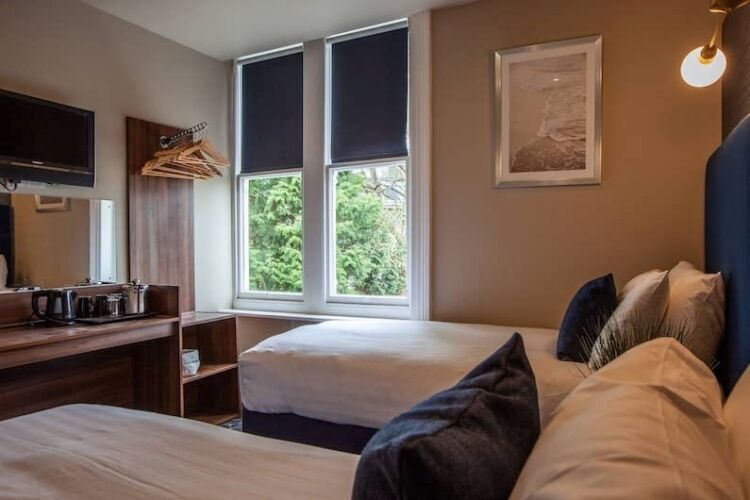 Refurbished and profitable 19 bedroom (all en-suite) limited service accommodation business on Bournemouth's renowned West Cliff Photo 9