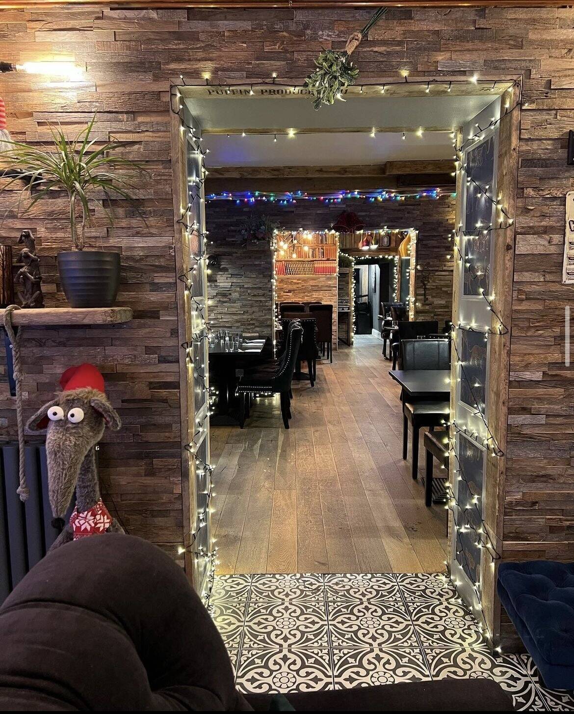 Beautiful bespoke restaurant, located on Milford Haven Marina Photo 9