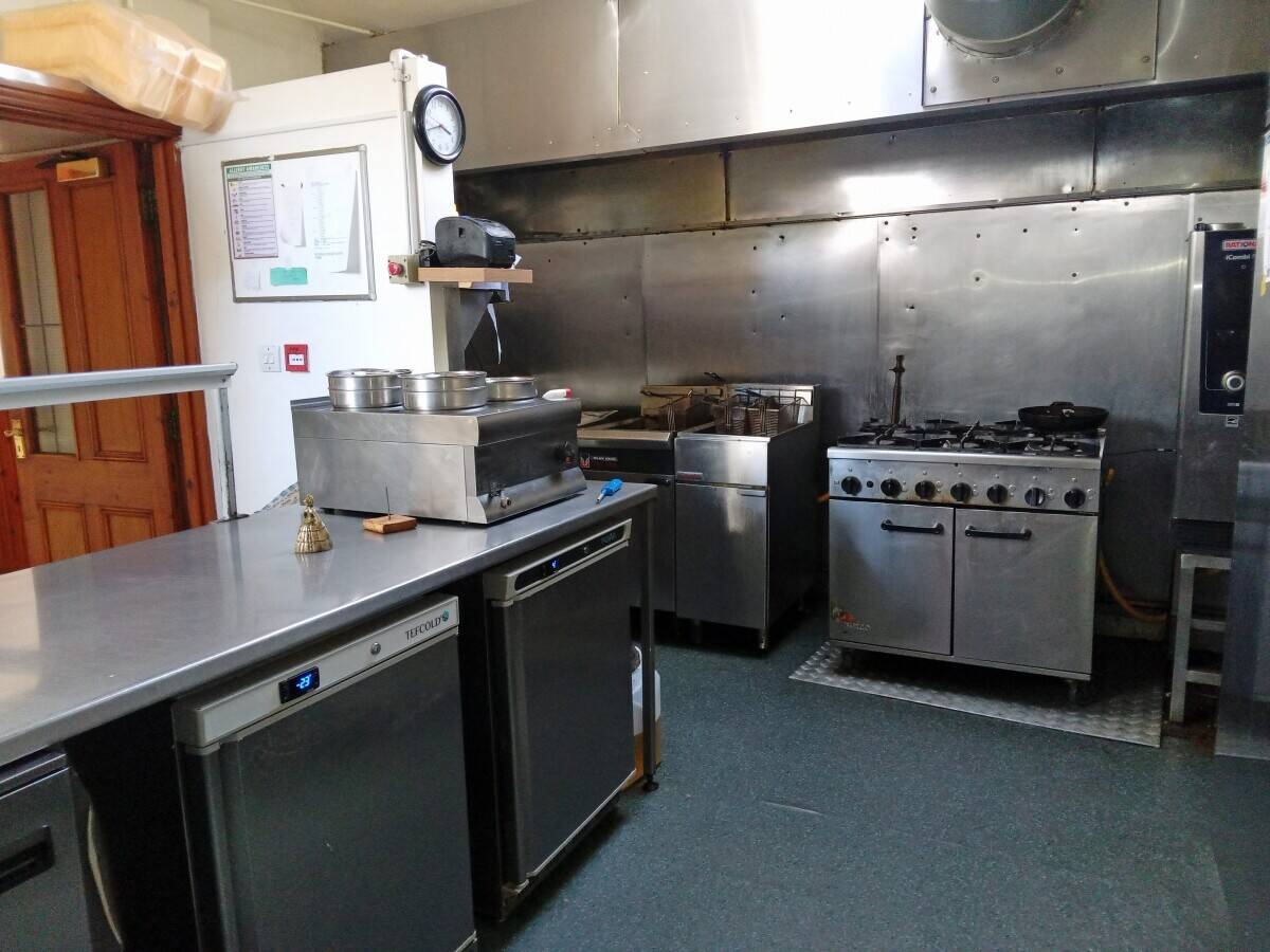 CUMBRIA – QUAYSIDE FREE HOUSE LOCATED IN WESTERN LAKES WITH STRONG NET PROFITS