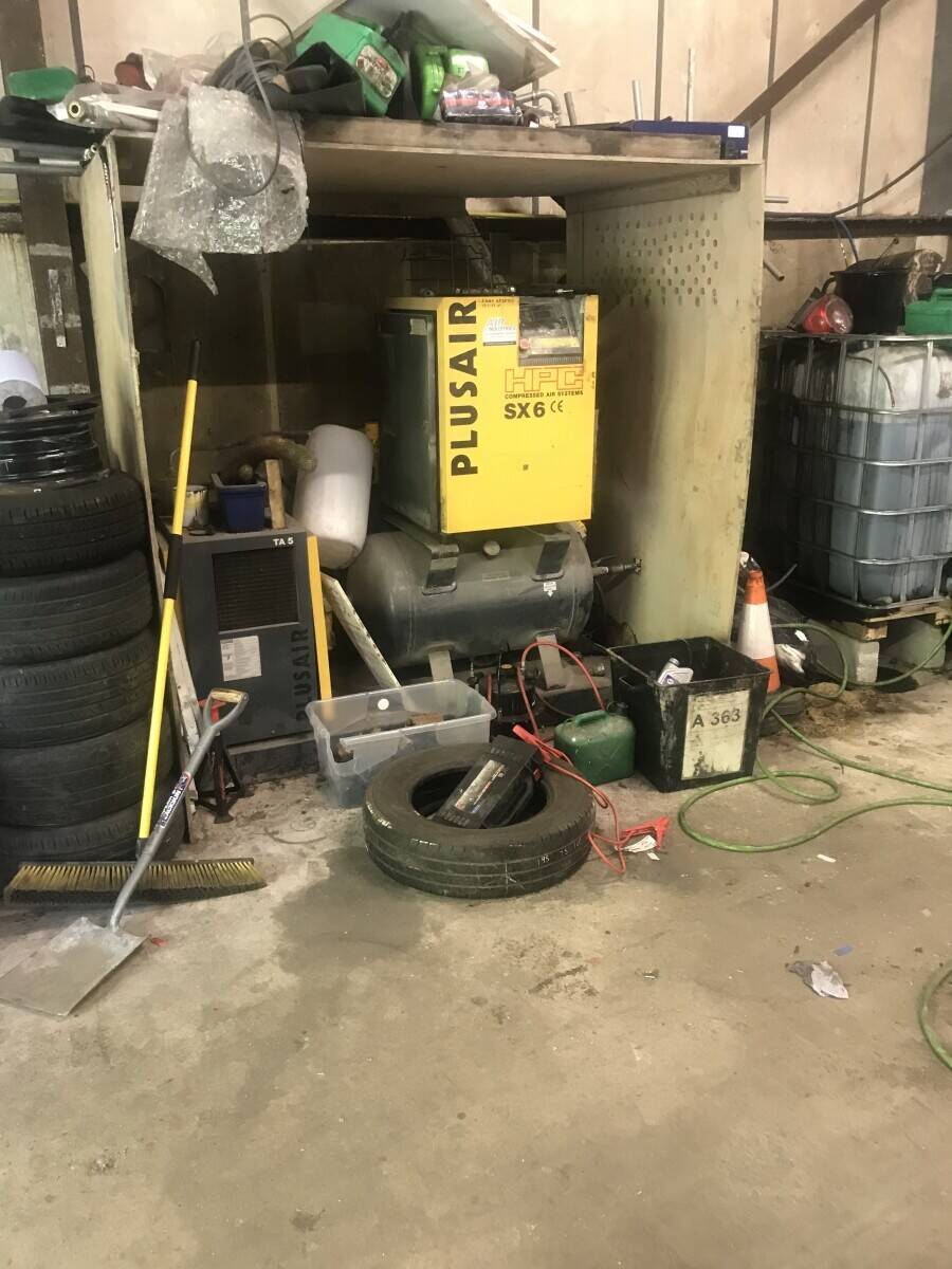 MOT Garage and repair shop Photo 9