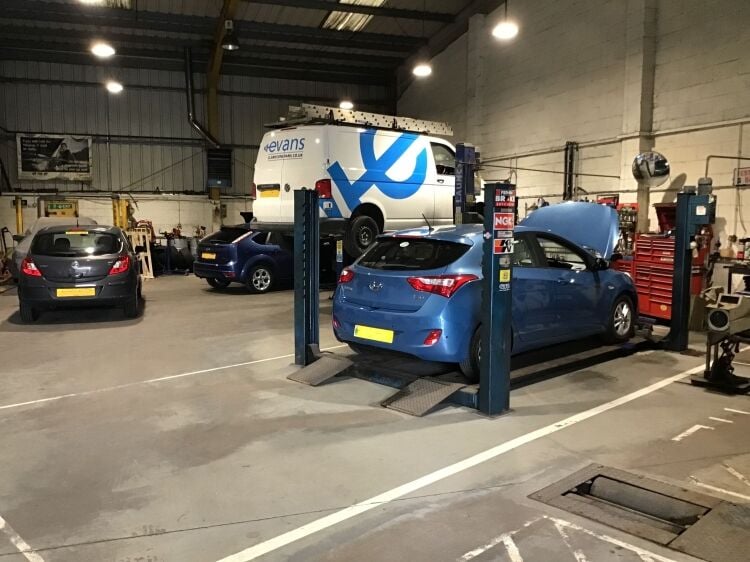 SPACIOUS GARAGE/MOT CENTRE OPPORTUNITY, CARDIFF NORTH Photo 9