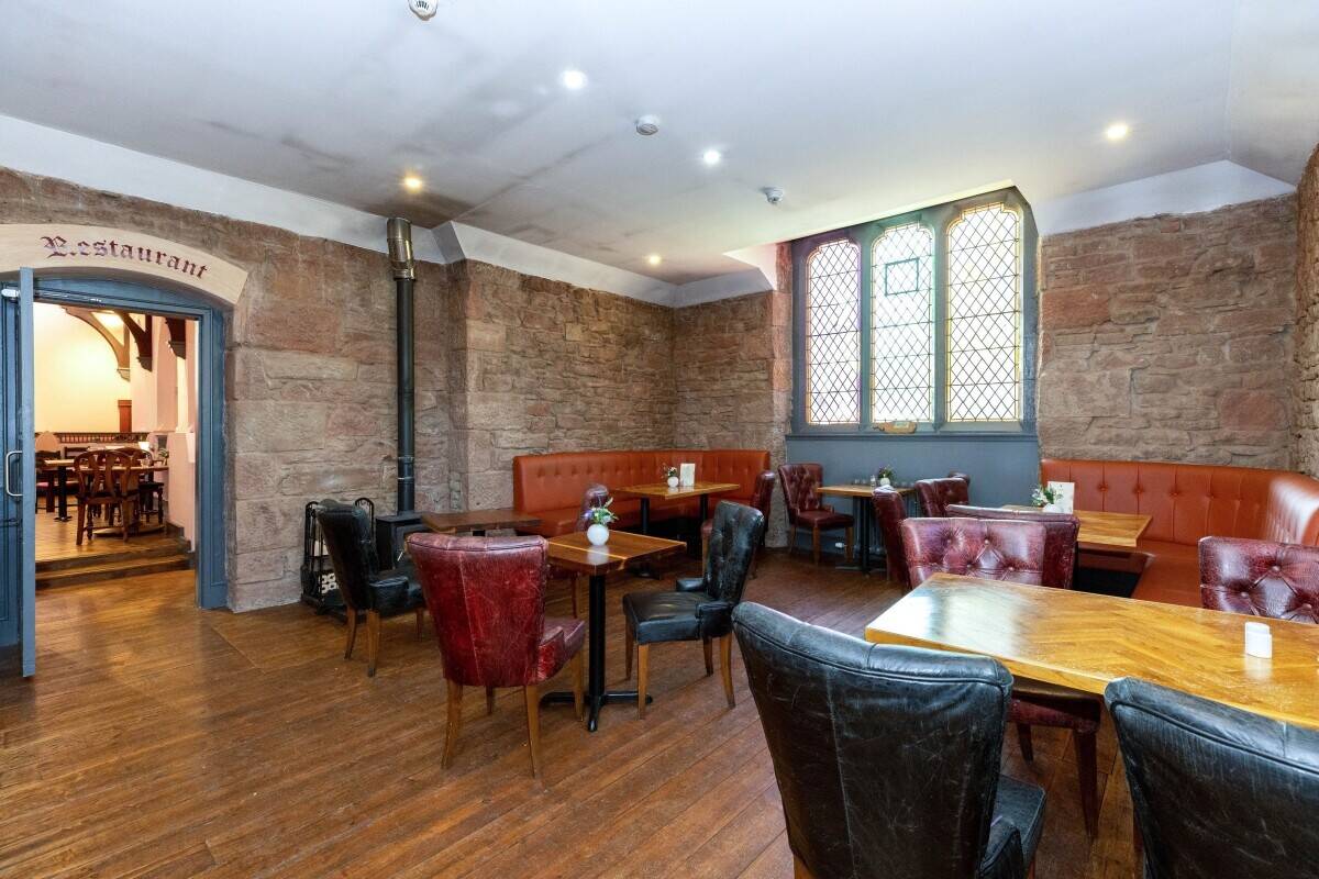 A well preserved, unique, characterful restaurant business. (ref 1572)