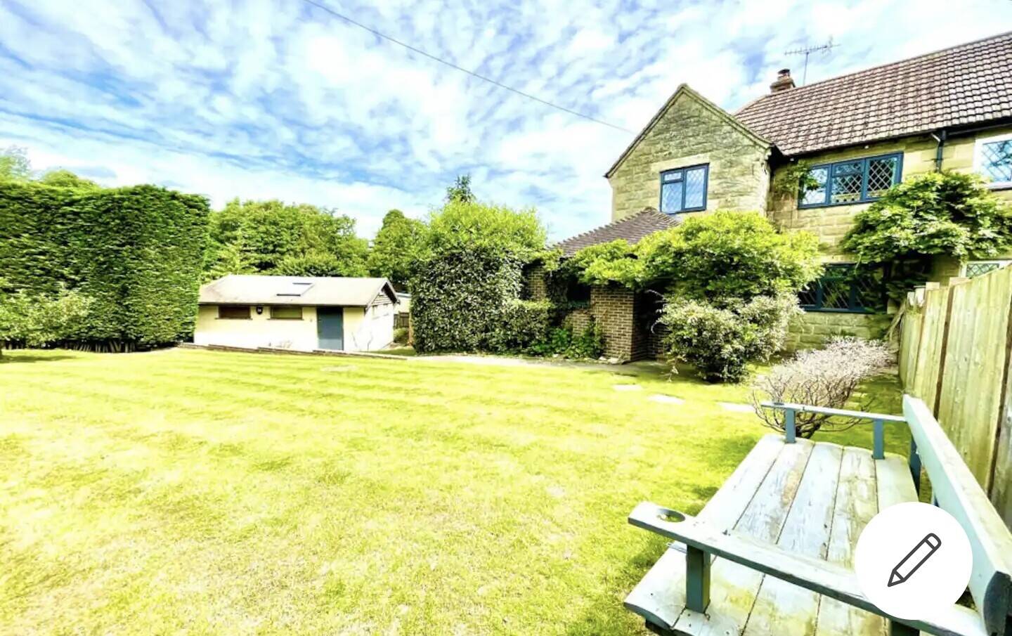 Successful holiday let in Lingfield Surrey Photo 9
