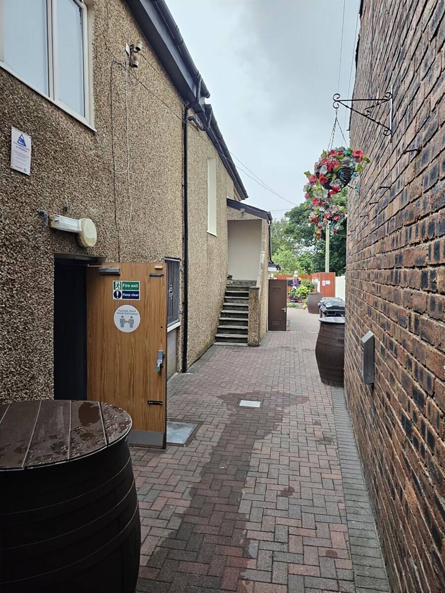 Busy North Ayrshire Village Inn with 4 bed flat close to all amenities Photo 9