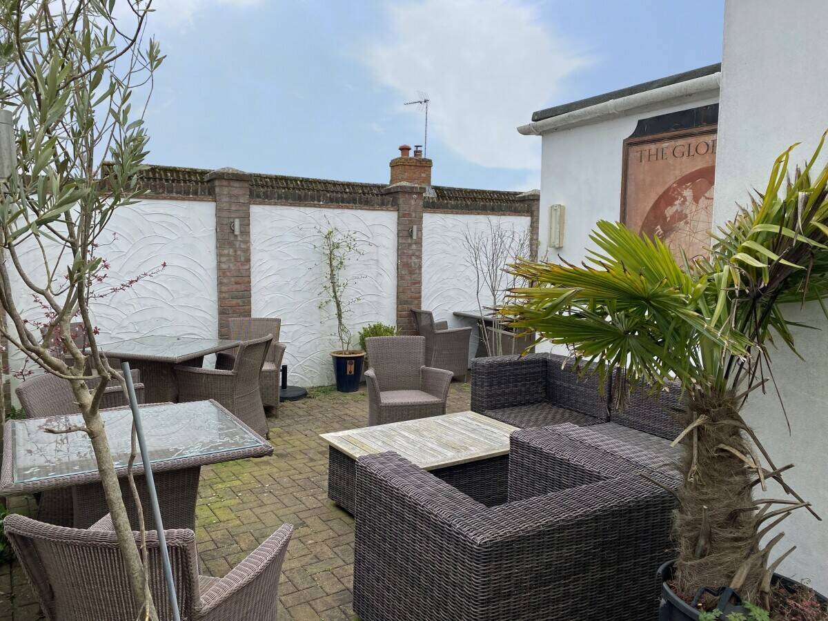 SOMERSET – CHARACTER VILLAGE FREEHOUSE WITH LETTING ROOMS Photo 9