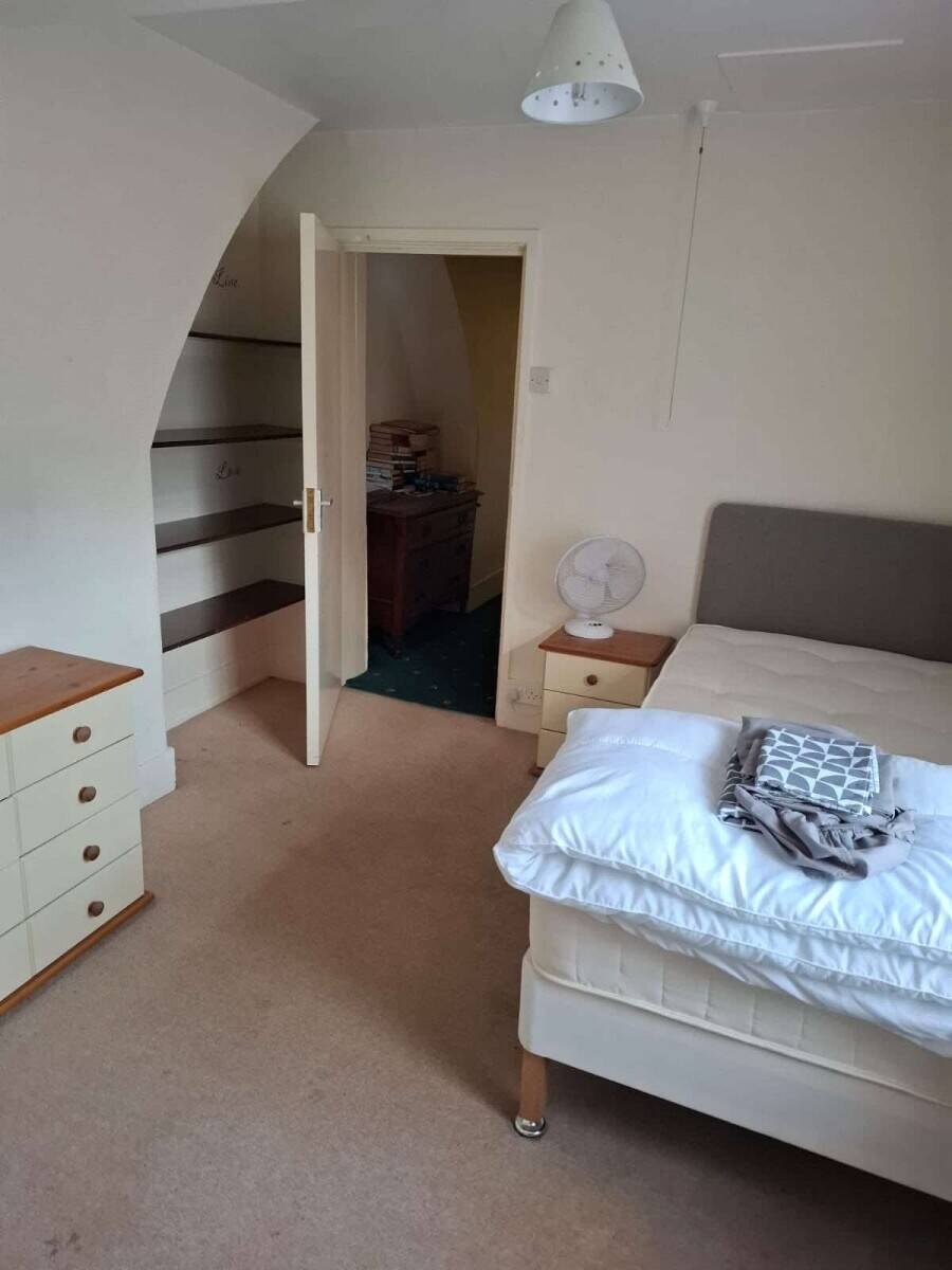VICTORIA VAULTS, NEWTOWN, POWYS, SY16 2NA