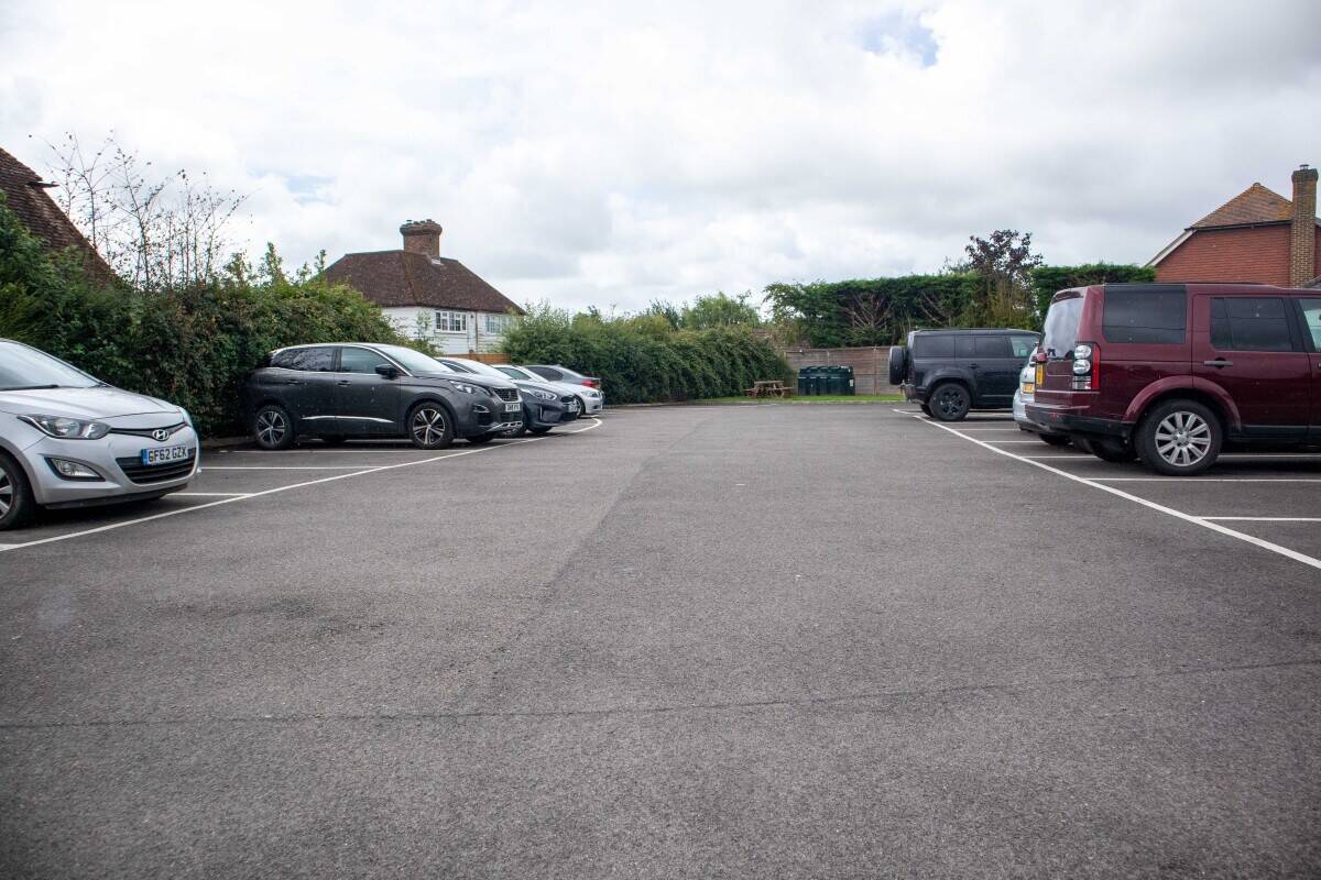 KENT - EXTENSIVELY RENOVATED PUBLIC HOUSE WITH PLANNING PERMISSION FOR SALE
