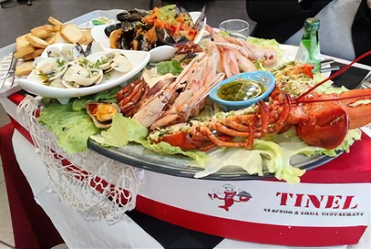 Delightful, Highly Rated Specialist Seafood Restaurant in Grantham Photo 9