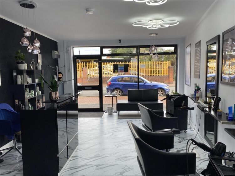 A POPULAR UNISEX SALON Photo 9