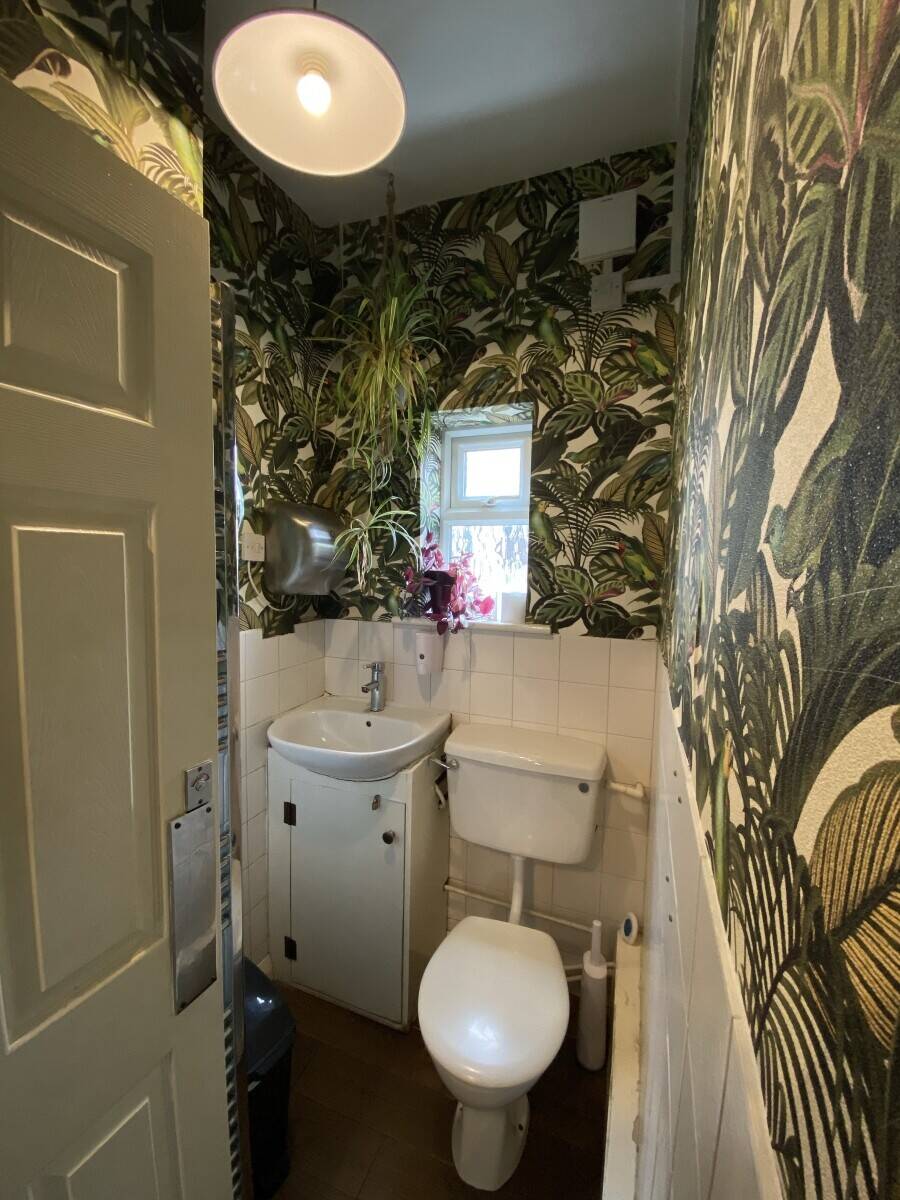 Cosy and Vibrant Café for Sale in Guildford, Surrey
