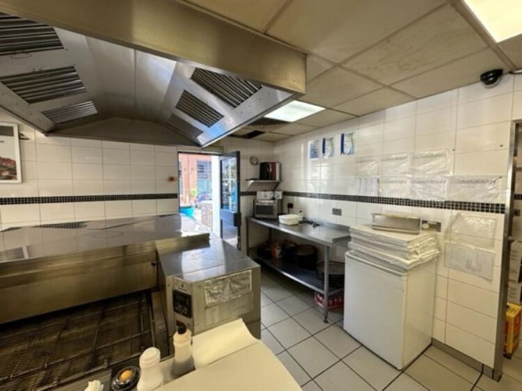 Leasehold Fish & Chip & Pizza Takeaway Located In Nuneaton Photo 9