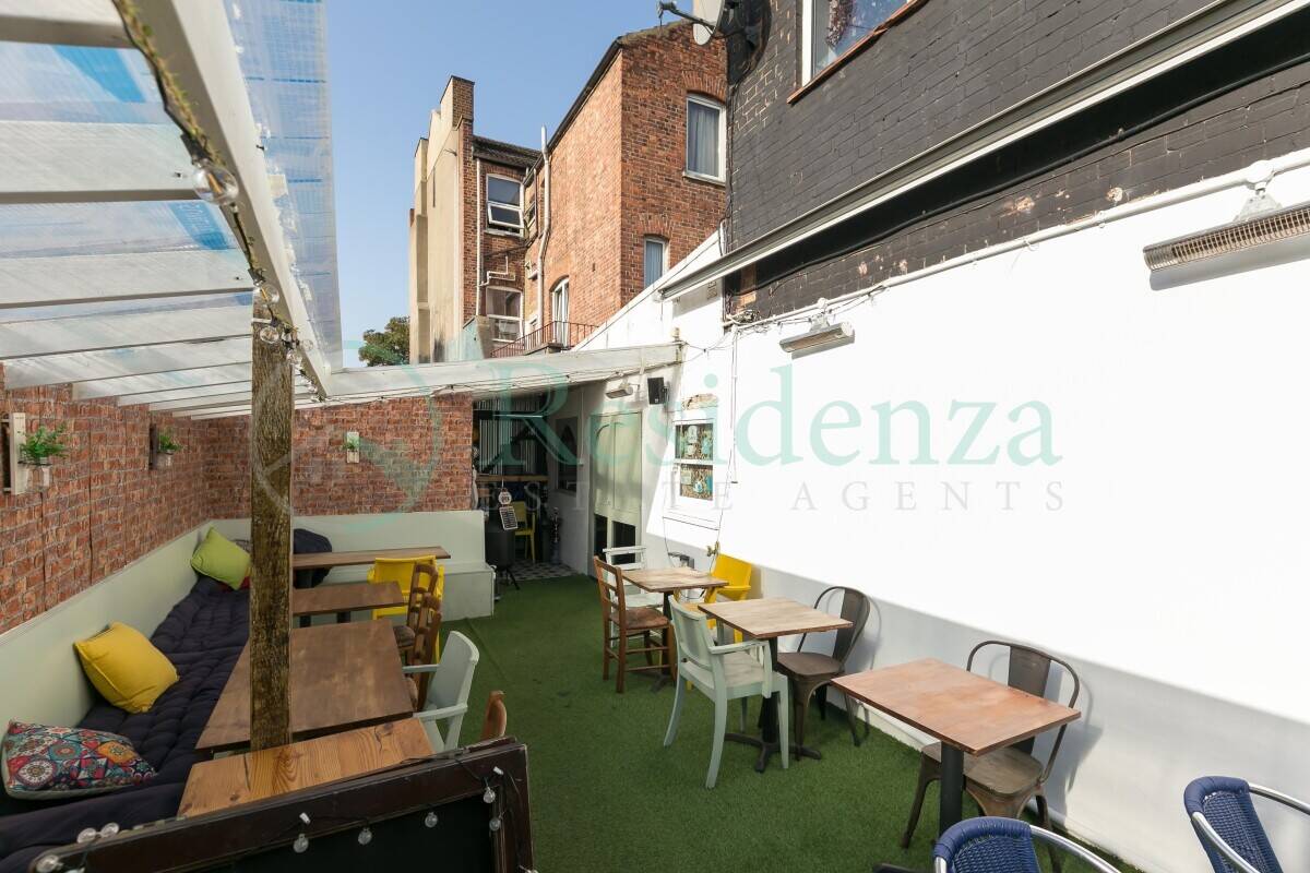 Class E premises client trading as ‘Fourteen’ a neighbourhood restaurant and bar, to be sold by way of premium. Photo 9