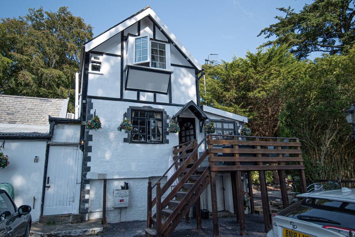 EXCEPTIONAL FREEHOLD BUSINESS OPPORTUNITY ON THE SHORES OF BALA LAKE, SNOWDONIA, NORTH WALES