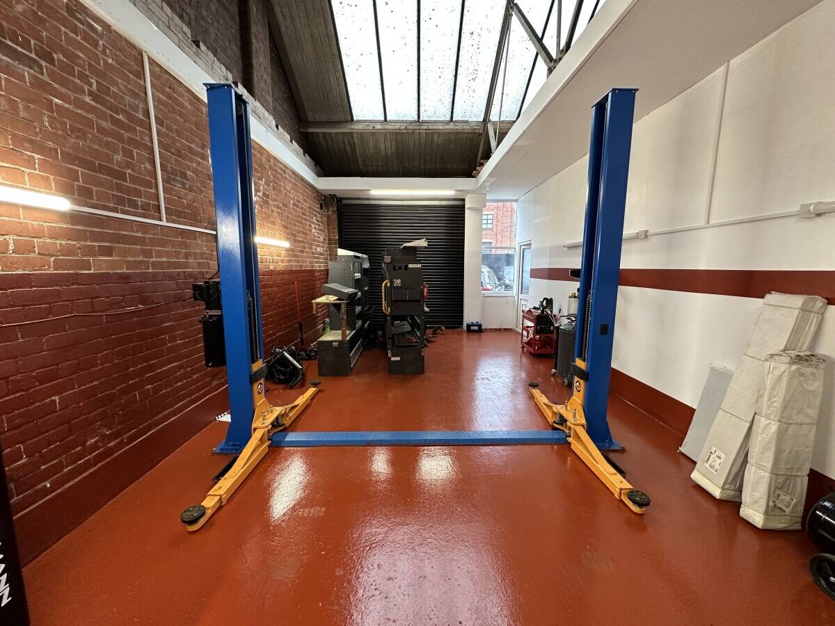 Car Sales w Garage In Nottingham for sale