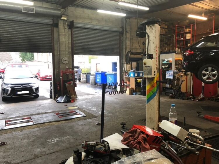Garage / MOT Station - Sheffield Photo 9