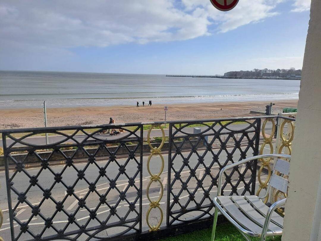 Very Long Leasehold (virtual freehold)  GUEST HOUSE for sale WEYMOUTH