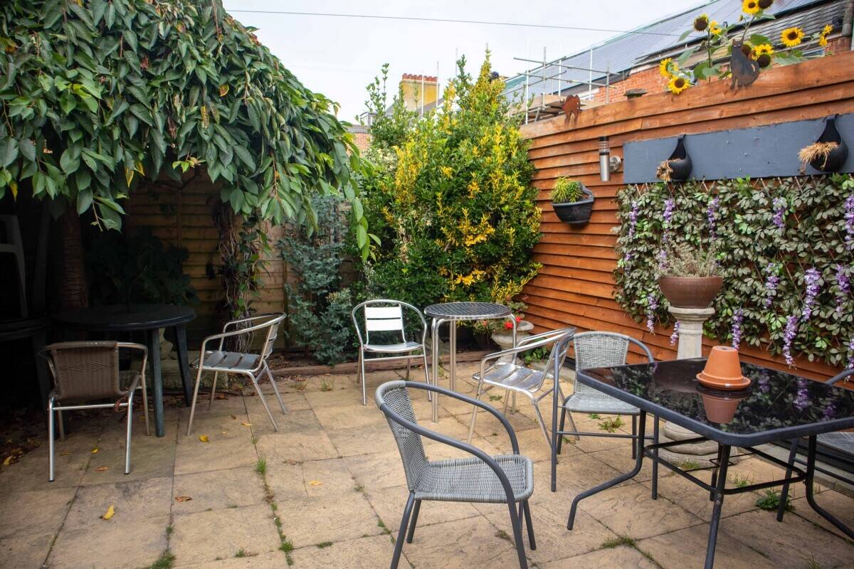 KENT - PROFITABLE PUB WITH THREE RESIDENTIAL UNITS Photo 9