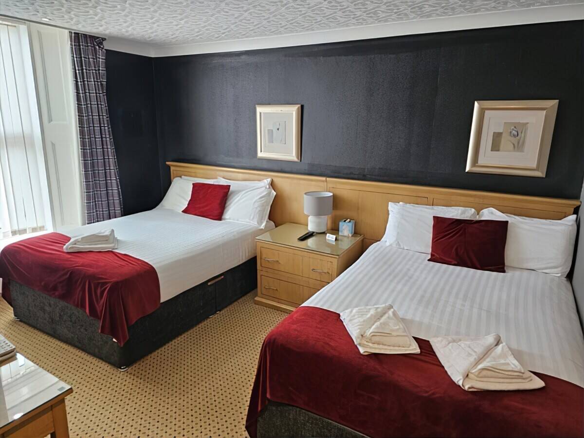 Family owned hotel in heart of Dumfries, close to all amenities including a detached 4 bed bungalow Photo 9
