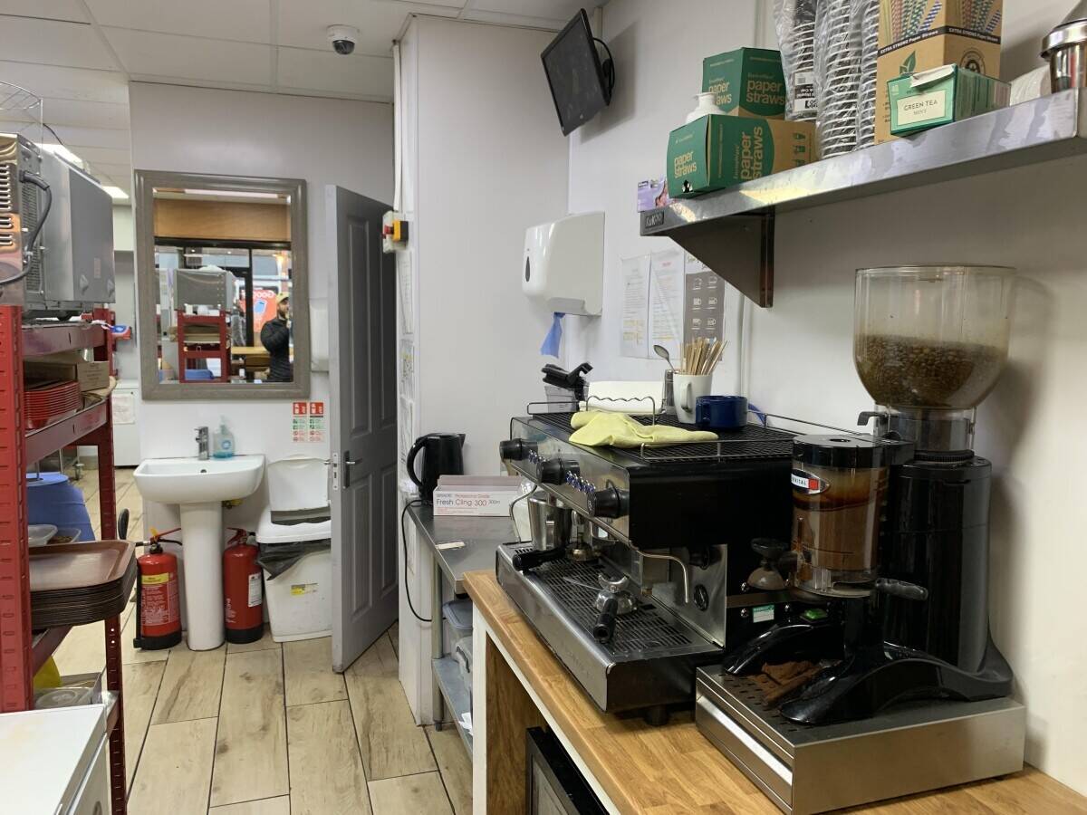 Burger House Takeaway and Restaurant in West Ealing West London Photo 9