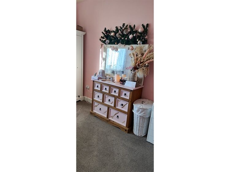 Highly rated Lash and Beauty business for sale Photo 9