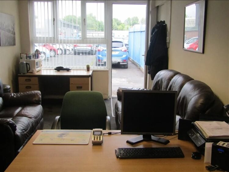DEALERSHIP FOR USED VEHICLES