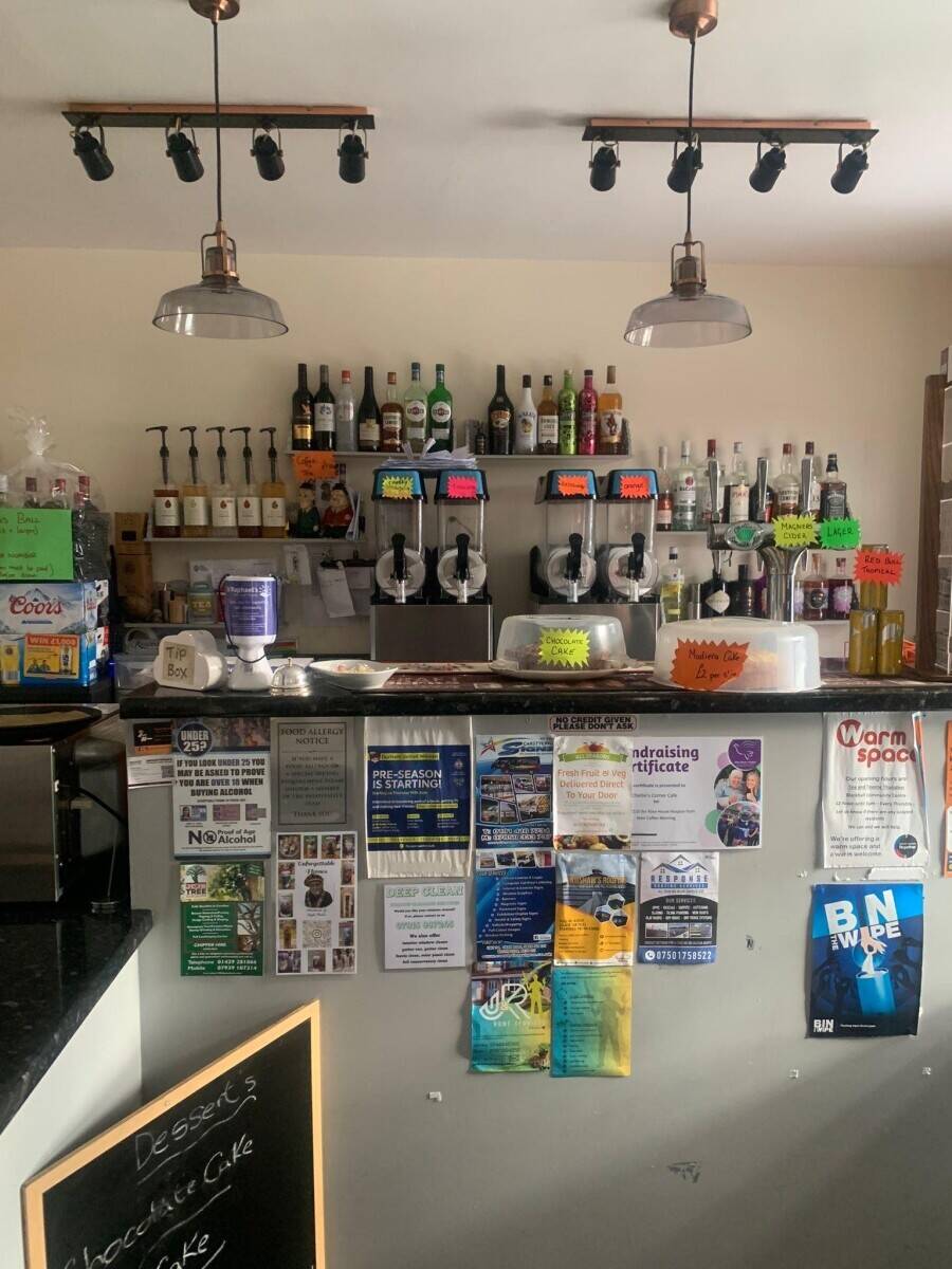 Established Cafe/Restaurant with large seating area and Alcohol licenced bar Photo 9