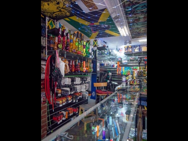 Highly Rated Smoking Accessories And Vapes Shops For Sale Photo 9