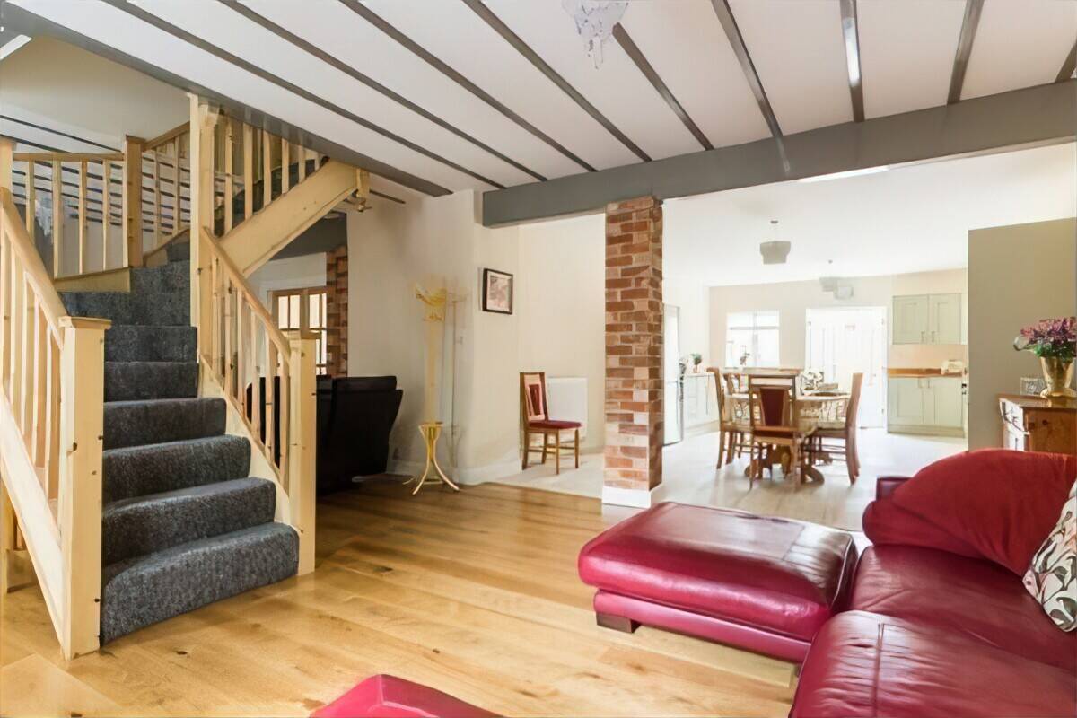 Holiday Cottage for Sale, Close to the Cotswolds