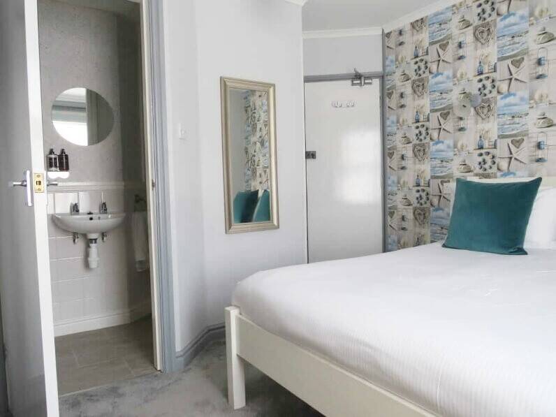 Superb Seafront Guest House Voted Best in The South West Photo 9