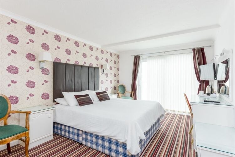 Substantial North Cornwall Resort Hotel For Sale in Newquay Photo 9