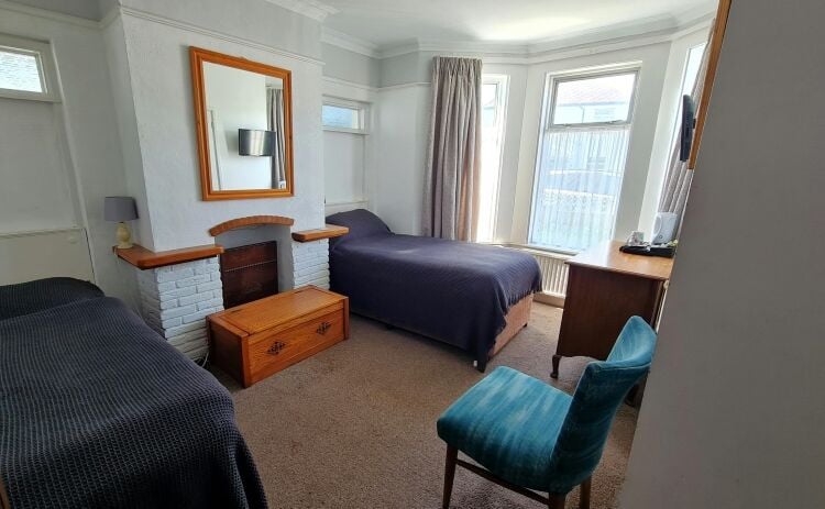Long established B&B on corner site enjoying Solent views, well located for surrounding businesses and local attractions Photo 9