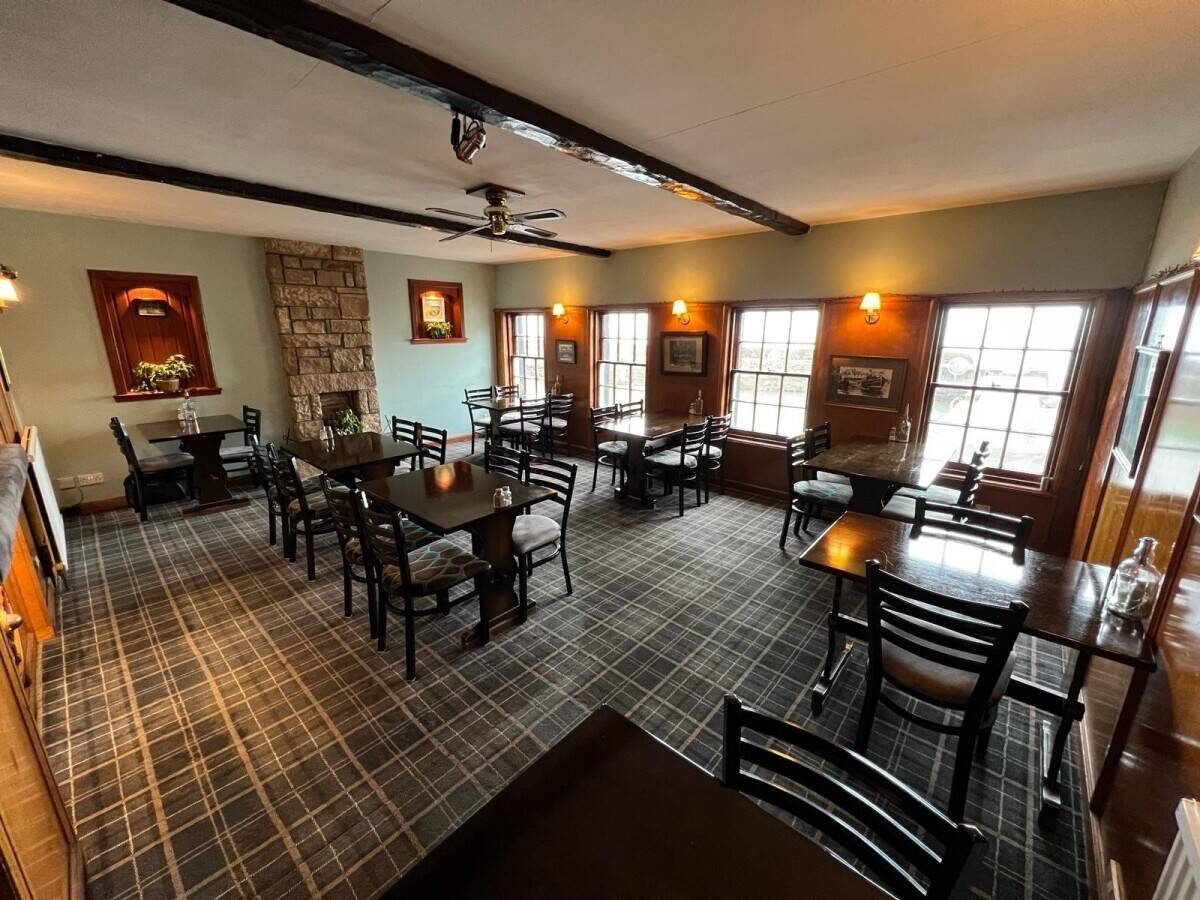 Harbour side restaurant and bar in sought after location (ref 1643)