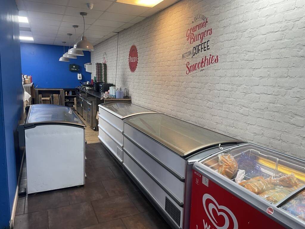 Takeaway & Desserts for sale, spacious workspace allowing alternative uses