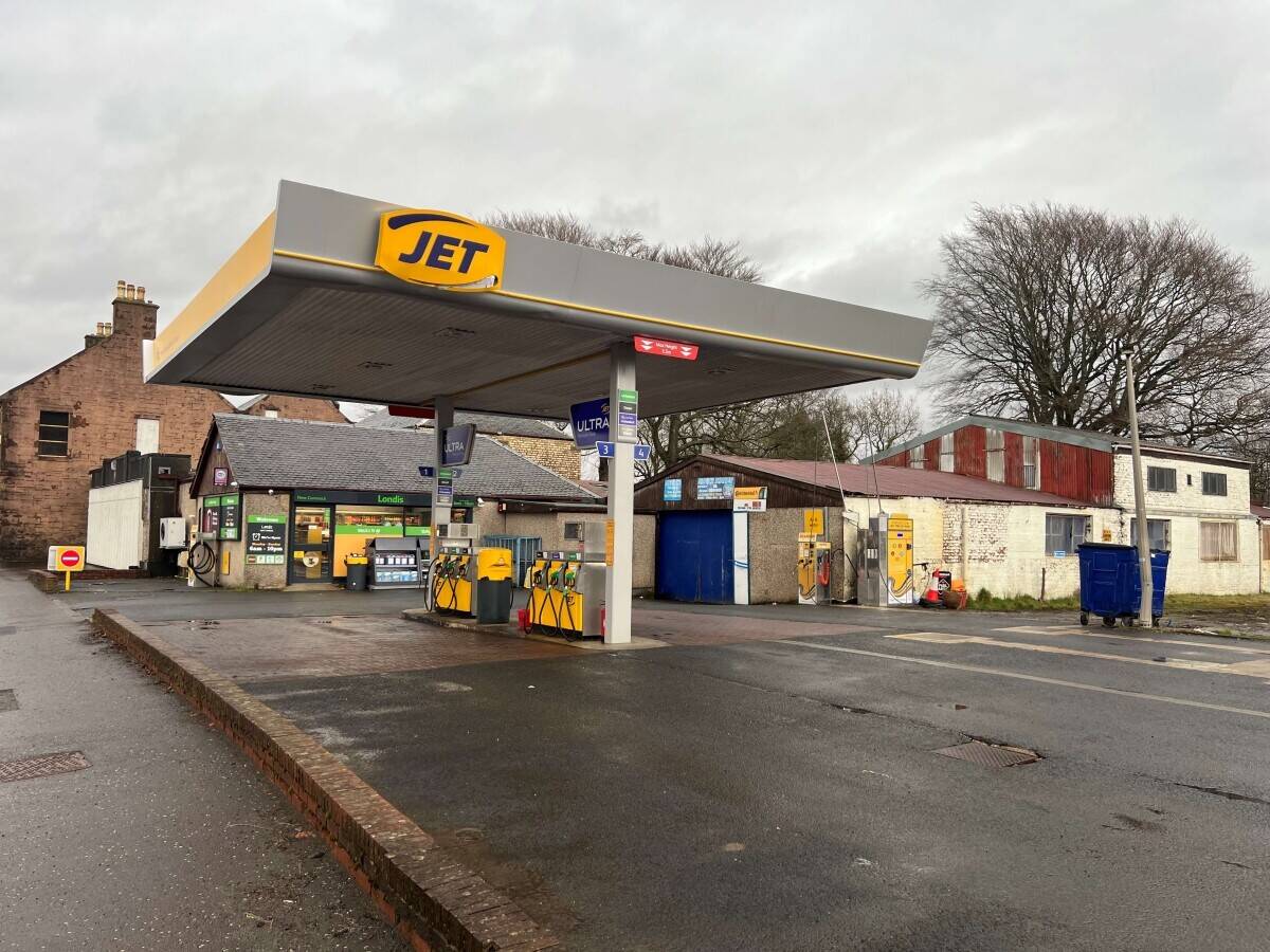Recently modernised petrol filling station and Londis shop (ref 1657) Photo 9