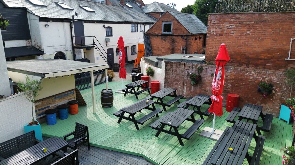 WORCESTERSHIRE - FAMED RIVERSIDE TOWN HIGH TRADING INN Photo 9