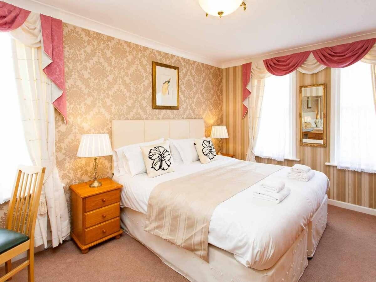 An Elegant Victorian Guest House with 18 Bedrooms