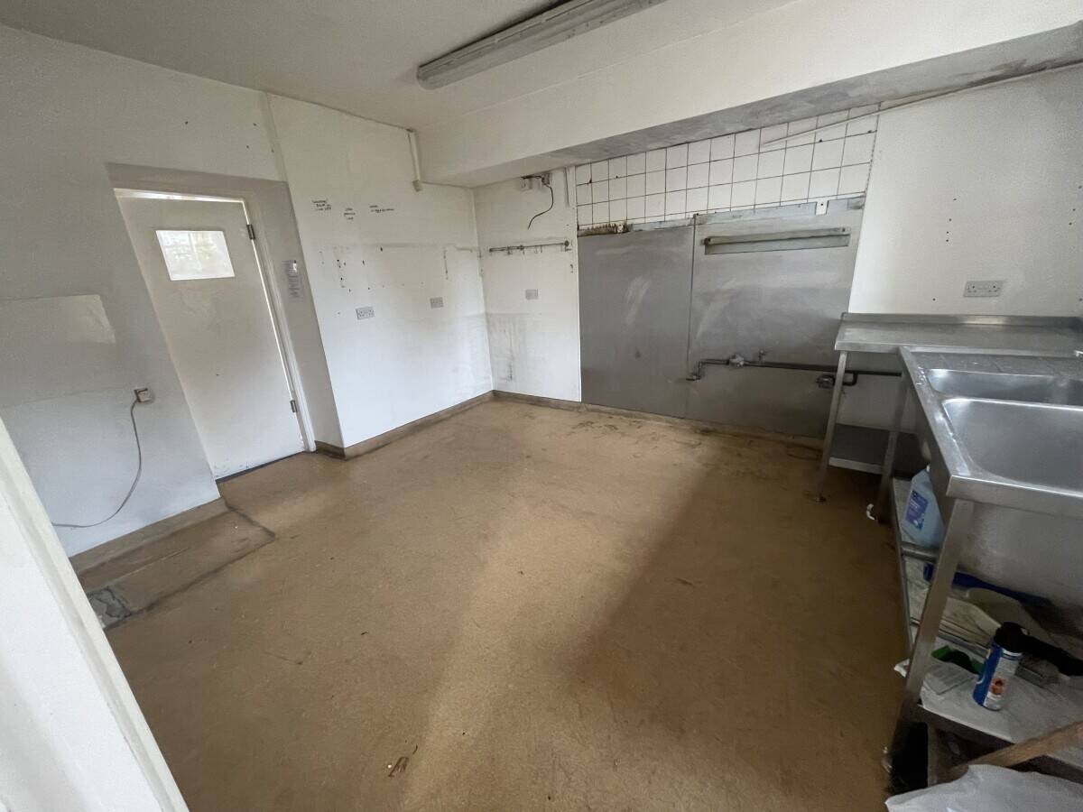 Freehold Commercial Opportunity with 3 Bedroom Property in Darlington, County Durham Photo 9