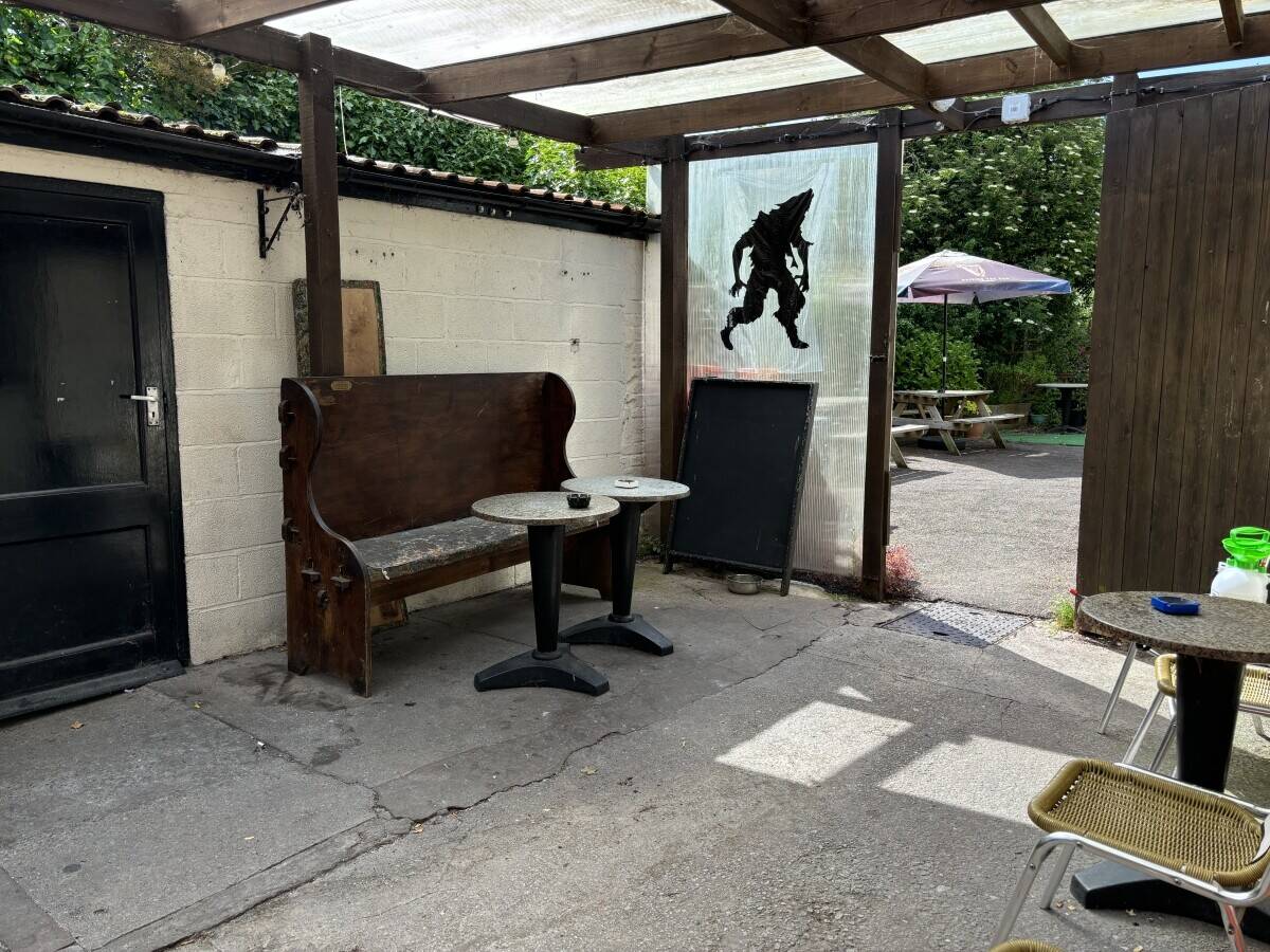 SOMERSET - TRADITIONAL WET LED VILLAGE PUBLIC HOUSE Photo 9