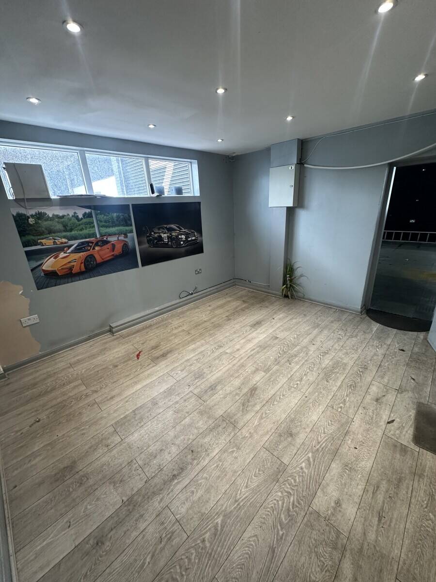 Garage workshop to let in Harlow