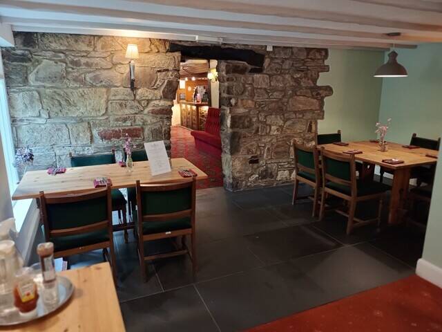 PEMBROKESHIRE - 10 BEDROOM 17TH CENTURY RIVERSIDE INN Photo 9