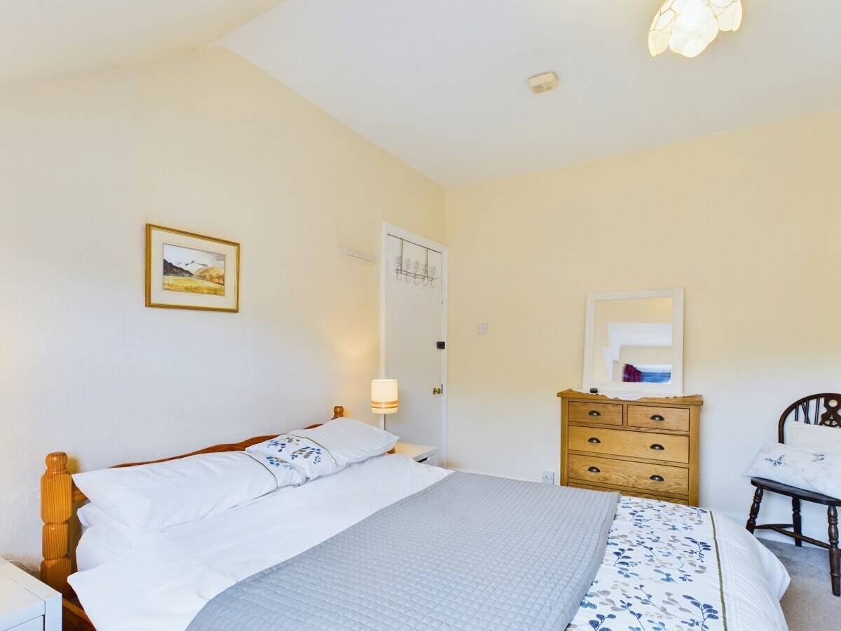 A substantial and traditional Lakeland Victorian property. Well proportioned seven bedroom property Photo 9