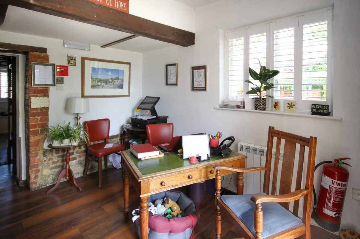 A Beautifully Presented 8-9 Bedroom, Boutique Guest House Photo 9