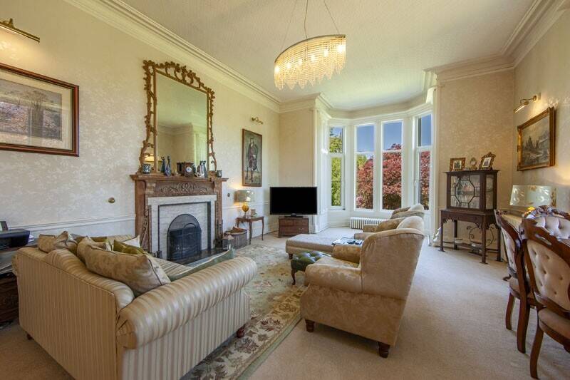 Self catering business with delightful owners flat on the banks of Loch Awe in Argyll and Bute
