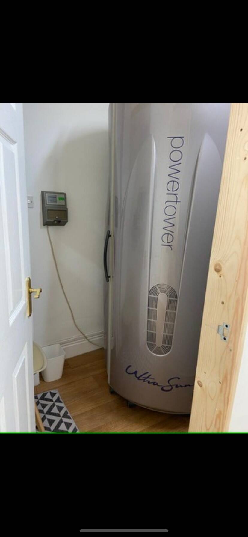 Leasehold tanning salon and beauty salon