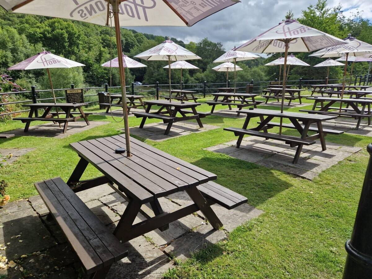 IRONBRIDGE - HIGH TRADING RIVERSIDE PUBLIC HOUSE Photo 9