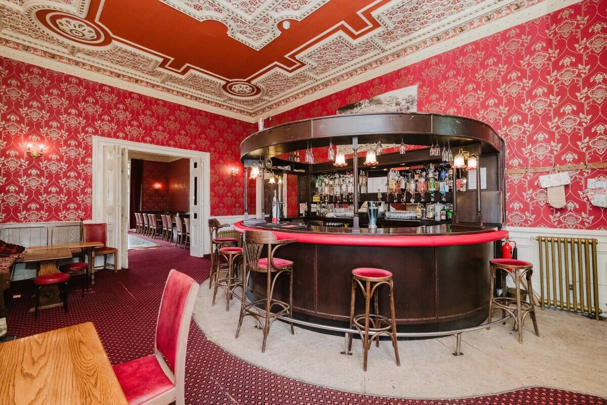 Fantastic Opportunity to Buy an Iconic B-listed Victorian Hotel