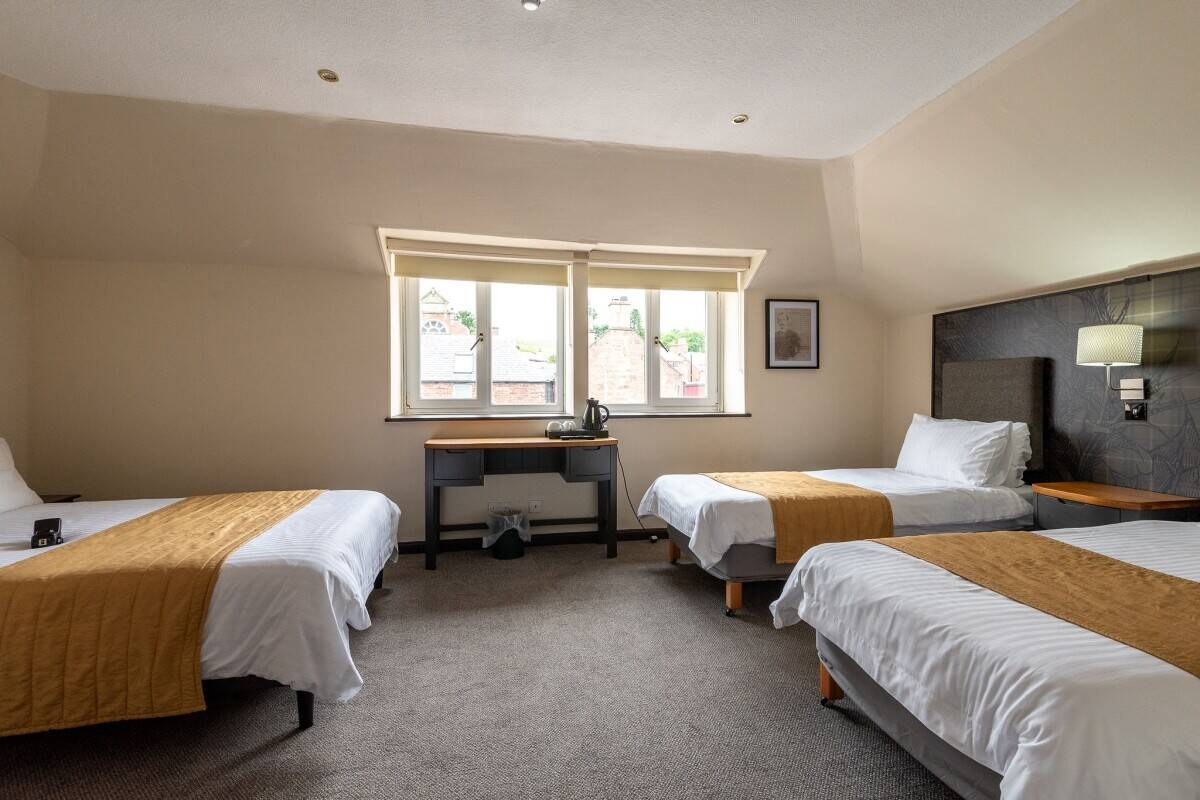 Established & Well Presented 9-Bedroom Hotel For Sale Photo 9