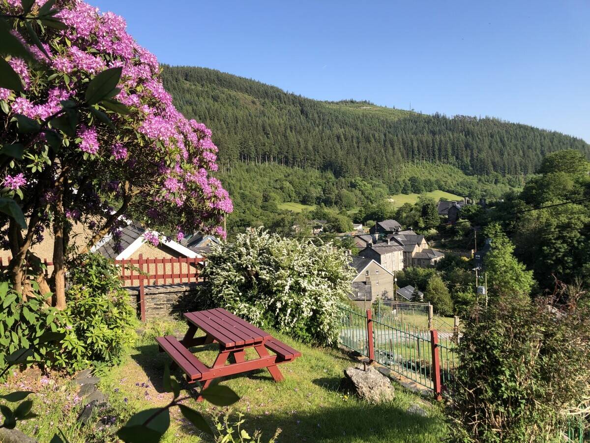 MERIONETHSHIRE - STUNNING SNOWDONIA NATIONAL PARK HOSTEL